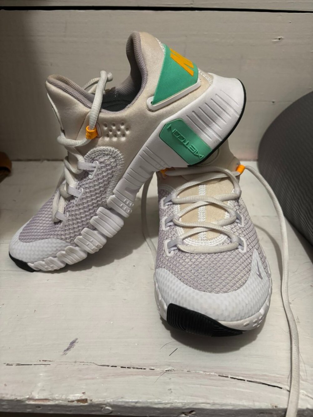 Nike Free Metcon 4 Women’s White Green Athletic Sneakers size 7.5